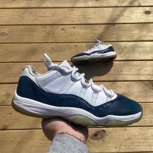 Jordan 11 low snakeskin size 10